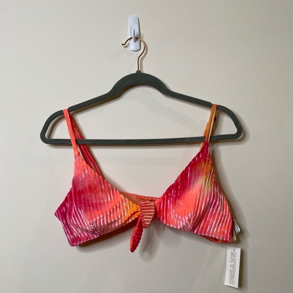 NWT Bikini Top with Tie in middle - Picture 2 of 3